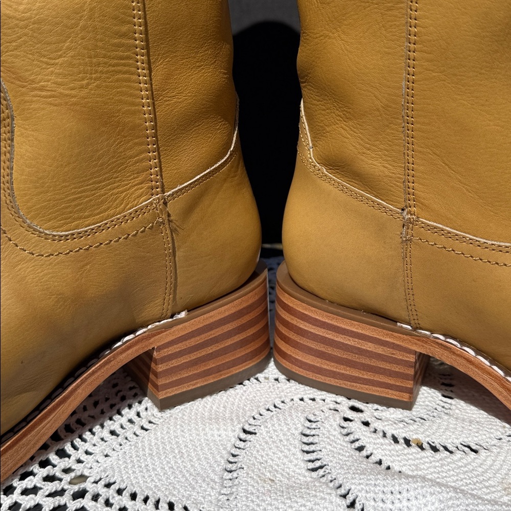 NIB! Retail $498 Frye Campus 14L Banana  Leather Tall Boots On current website. - Picture 10 of 10